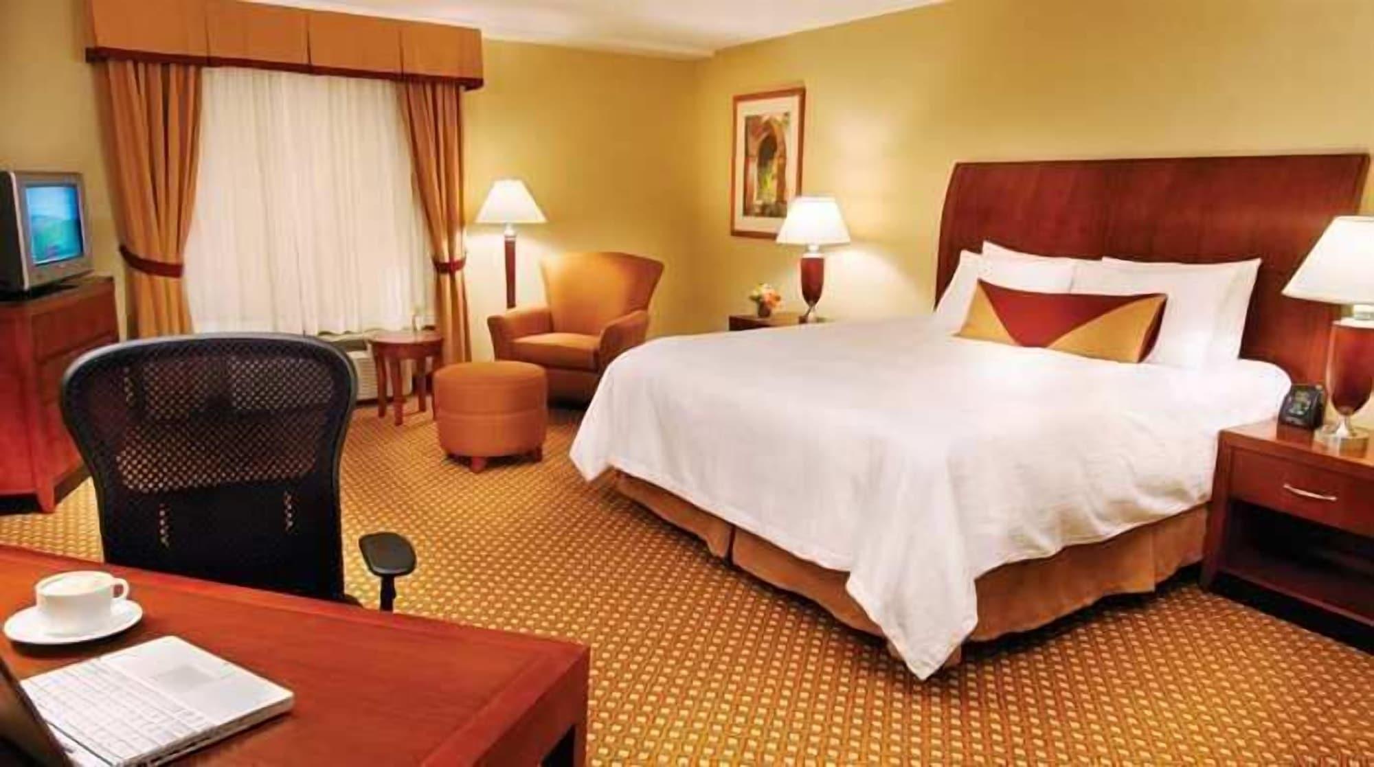 Hilton Garden Inn Гилрой Экстерьер фото