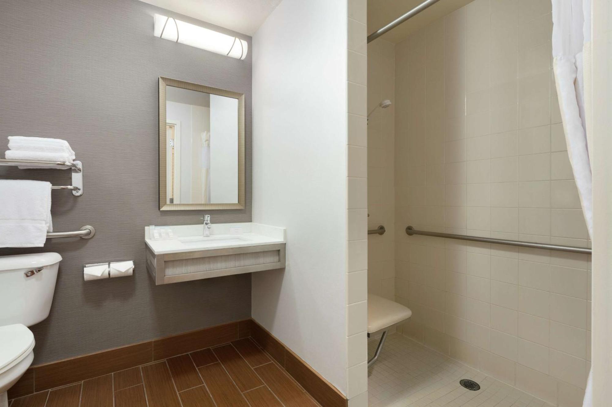 Hilton Garden Inn Гилрой Экстерьер фото