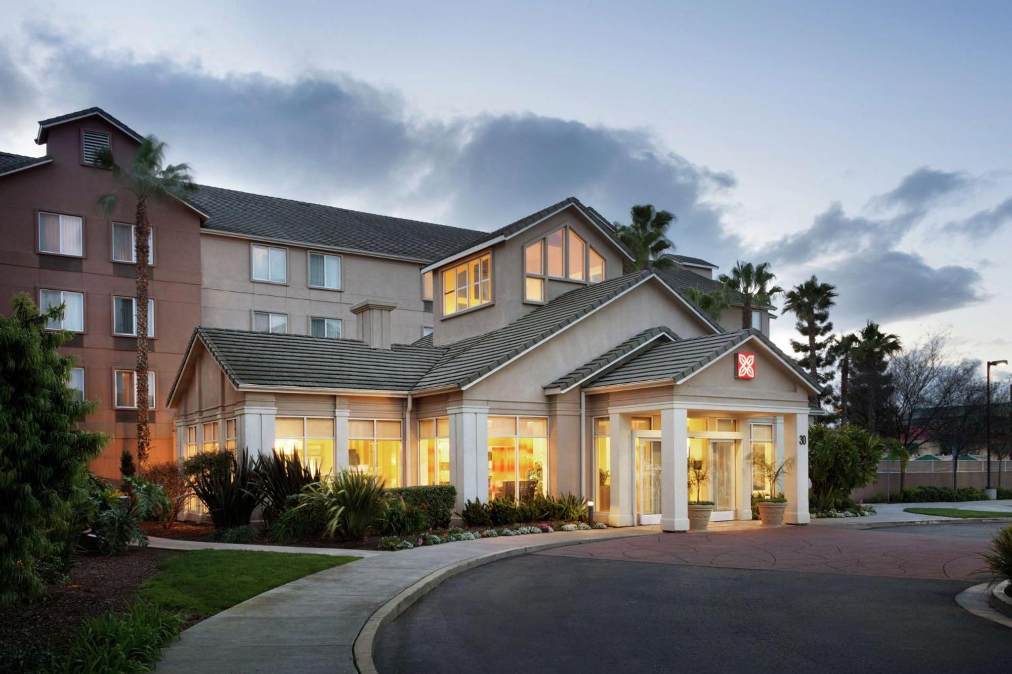 Hilton Garden Inn Гилрой Экстерьер фото